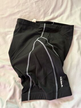 Women’s  Black Performance Ultra Cycling Shorts with Contrast Stitching. Sz M